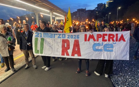 “100 passi verso il 21 marzo”: fiaccolata ad Imperia per le vittime della mafia