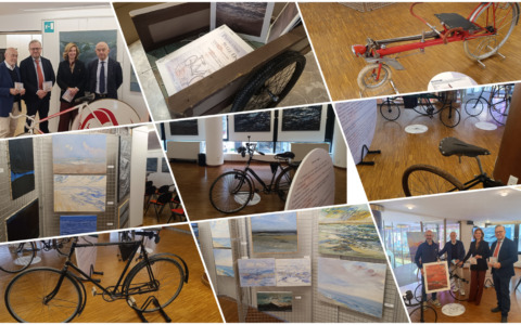 Arte e ciclismo si incontrano nella mostra “Pedalando sulle onde”