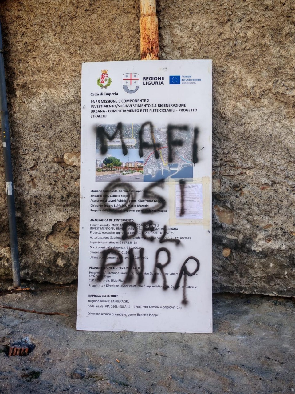 Contro la ciclabile a Oneglia: scritte di protesta emergono in città