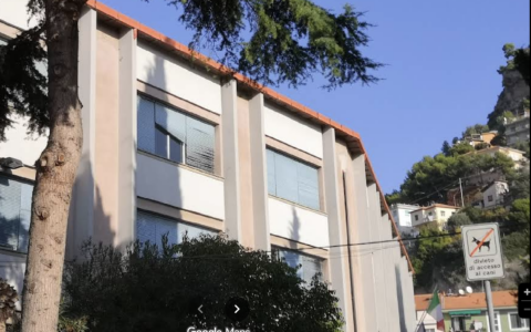 Disagi alle scuole Biancheri: genitori protestano per aule allagate