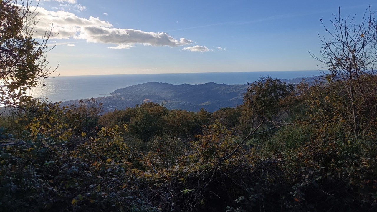 Domenica trekking tra Diano Arentino e Deglio Faraldi