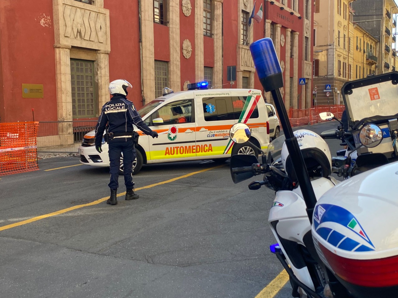 Investito pedone da una moto in centro a Imperia