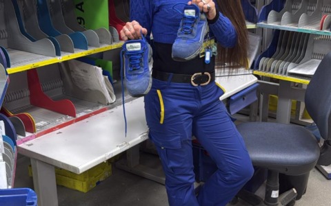 Le scarpe dei postini diventano pavimento antitrauma per i più piccoli