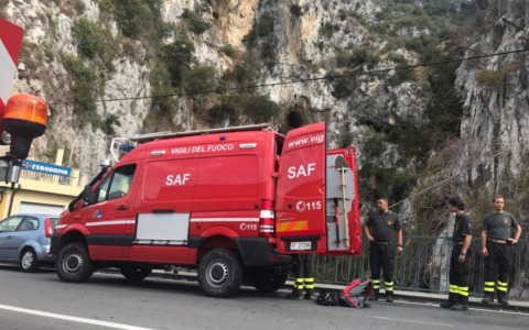 Migrante cade in un dirupo mentre cerca di attraversare in Francia