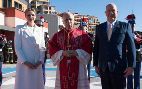 Papa Leone XIV arriva in elicottero a Montecarlo