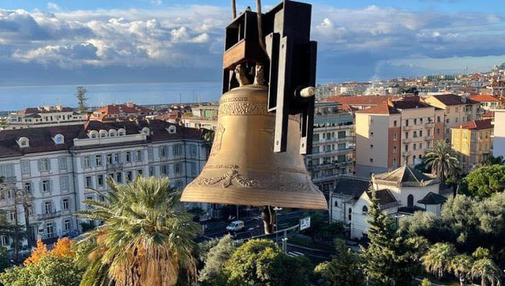 Sanremo: l’UDC riceve la Benedizione Apostolica per la “Campana dei Bimbi non nati”