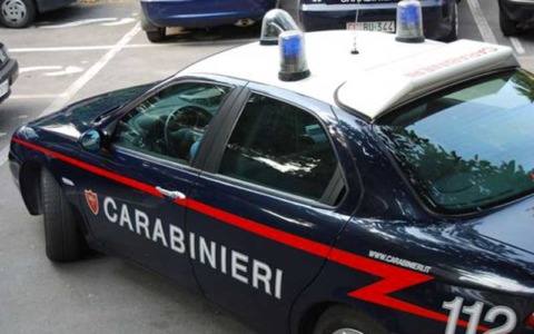 Un uomo chiede una bambina alla madre, intervengono i carabinieri a Vallecrosia