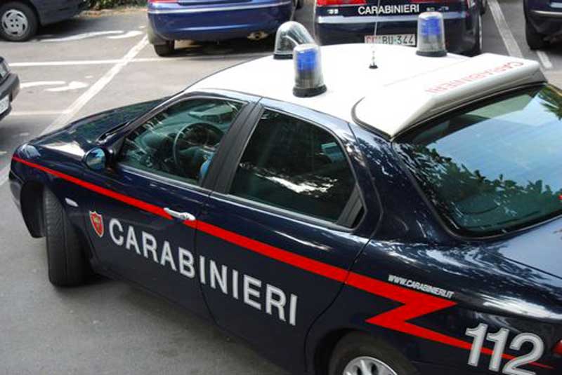 Un uomo chiede una bambina alla madre, intervengono i carabinieri a Vallecrosia