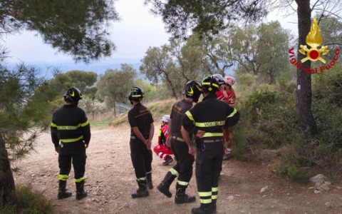 Biker cade durante una competizione, interviene l’elicottero per il soccorso