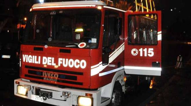Collisione frontale tra due veicoli in via Nazionale a Imperia