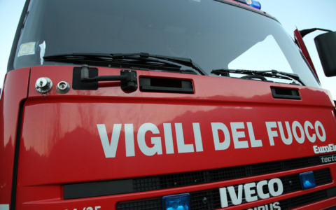 Furgone in fiamme a Sanremo: intervento dei vigili del fuoco
