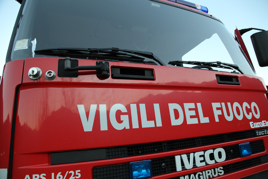 Furgone in fiamme a Sanremo: intervento dei vigili del fuoco