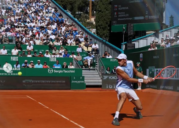 Matteo Arnaldi: un annuncio infausto dopo otto mesi di difficoltà nel circuito ATP