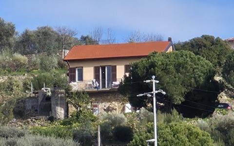 Morte di Beatrice a Bordighera: il nonno accusato di minacce dal compagno della madre