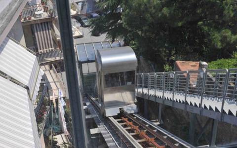 Riapertura degli ascensori pubblici del Parasio dopo la revisione decennale