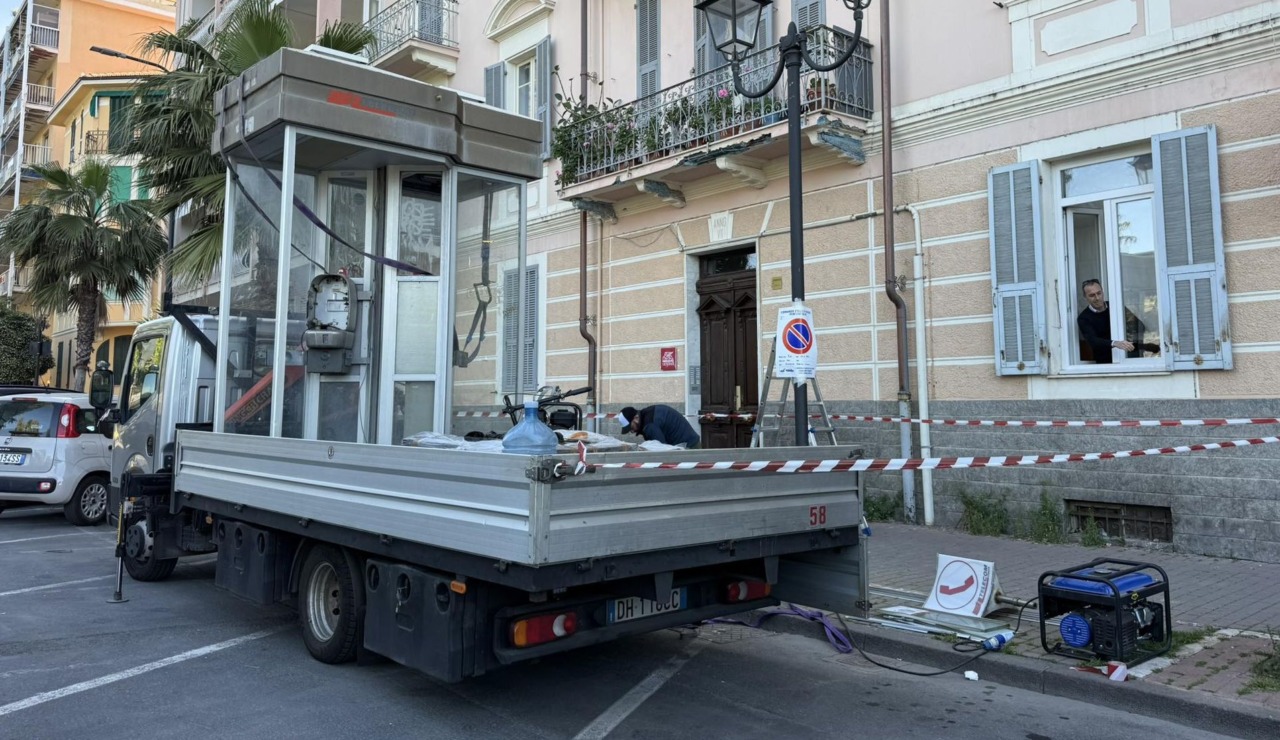 Scomparsa dell’ultima cabina telefonica a Ventimiglia