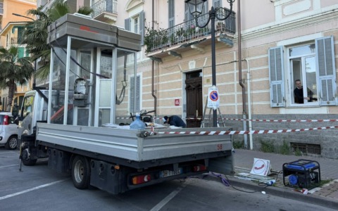 Scomparsa dell’ultima cabina telefonica a Ventimiglia