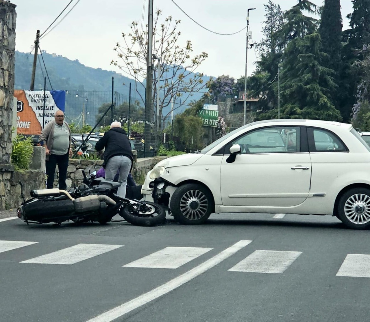 Scontro tra auto e moto a Dolceacqua
