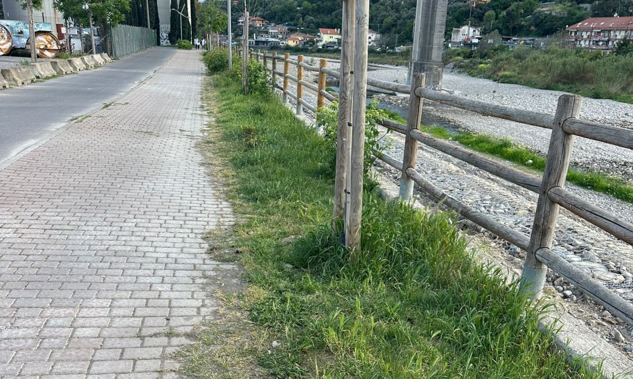 SiAmo Camporosso denuncia il degrado della pista ciclabile