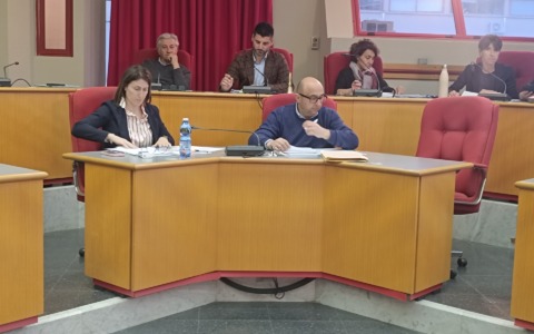 Taggia affida le spiagge libere ad Amaie Energia, l’opposizione insorge