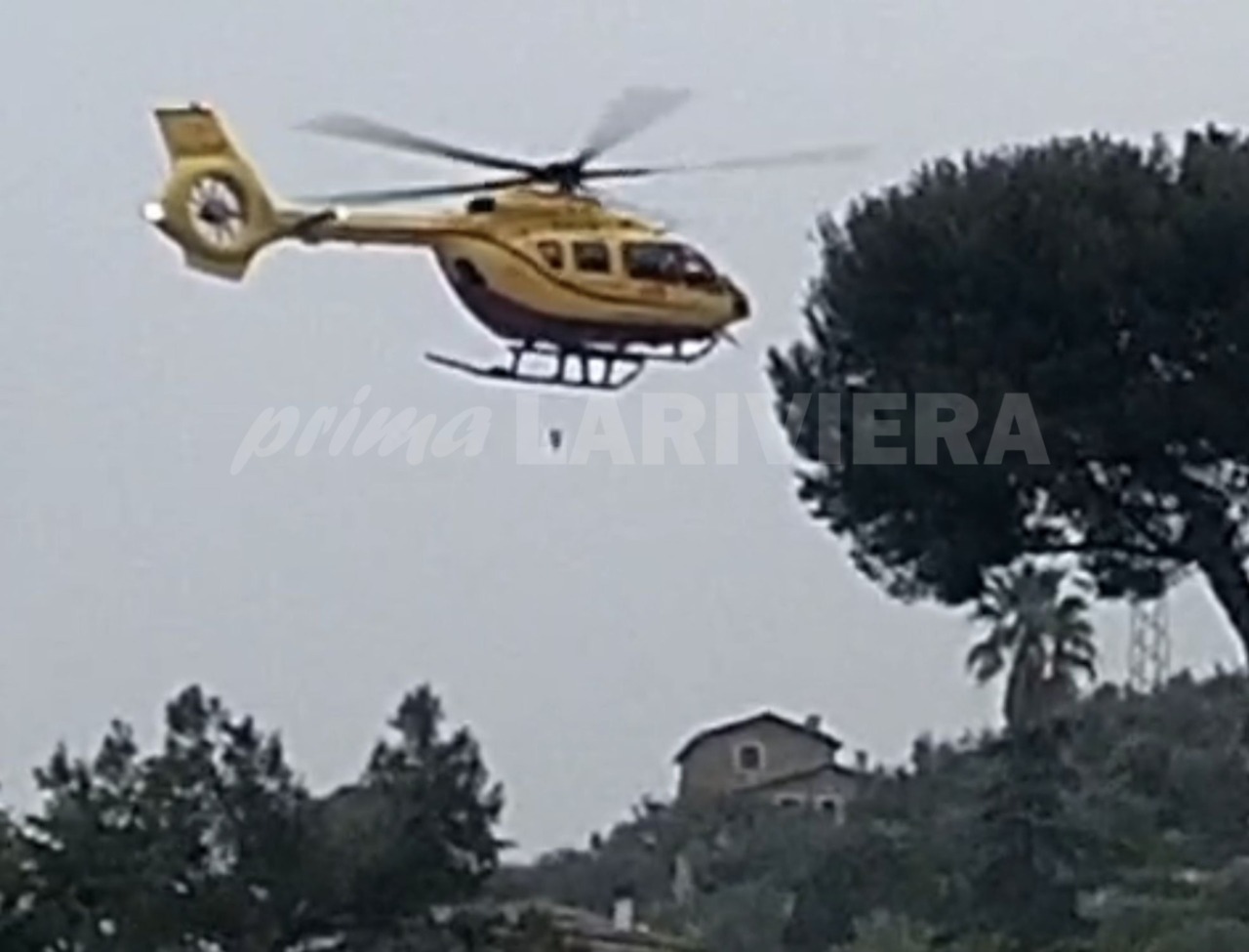 Un uomo si barrica in casa dopo una lite e minaccia il suicidio