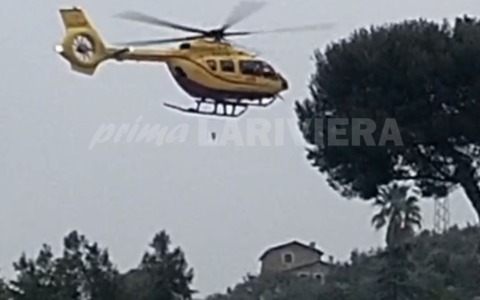 Un uomo si barrica in casa dopo una lite e minaccia il suicidio