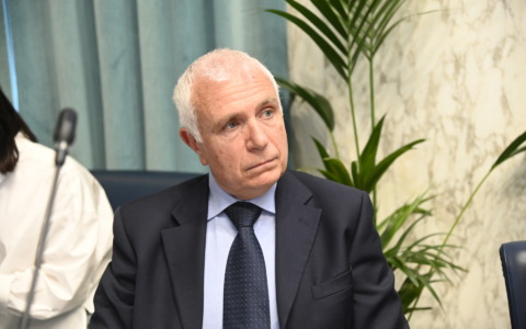 Zarbano interroga sulla permanenza di Oneglio dopo la denuncia