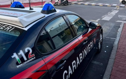 Aggressione in corso Garibaldi: bottiglie e bastonate ai passanti