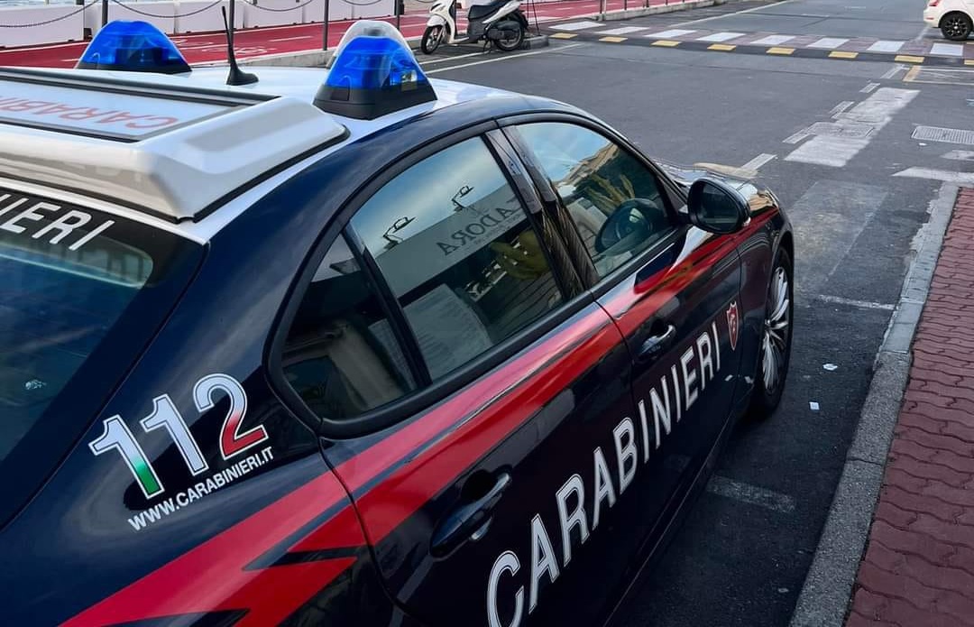 Aggressione in corso Garibaldi: bottiglie e bastonate ai passanti