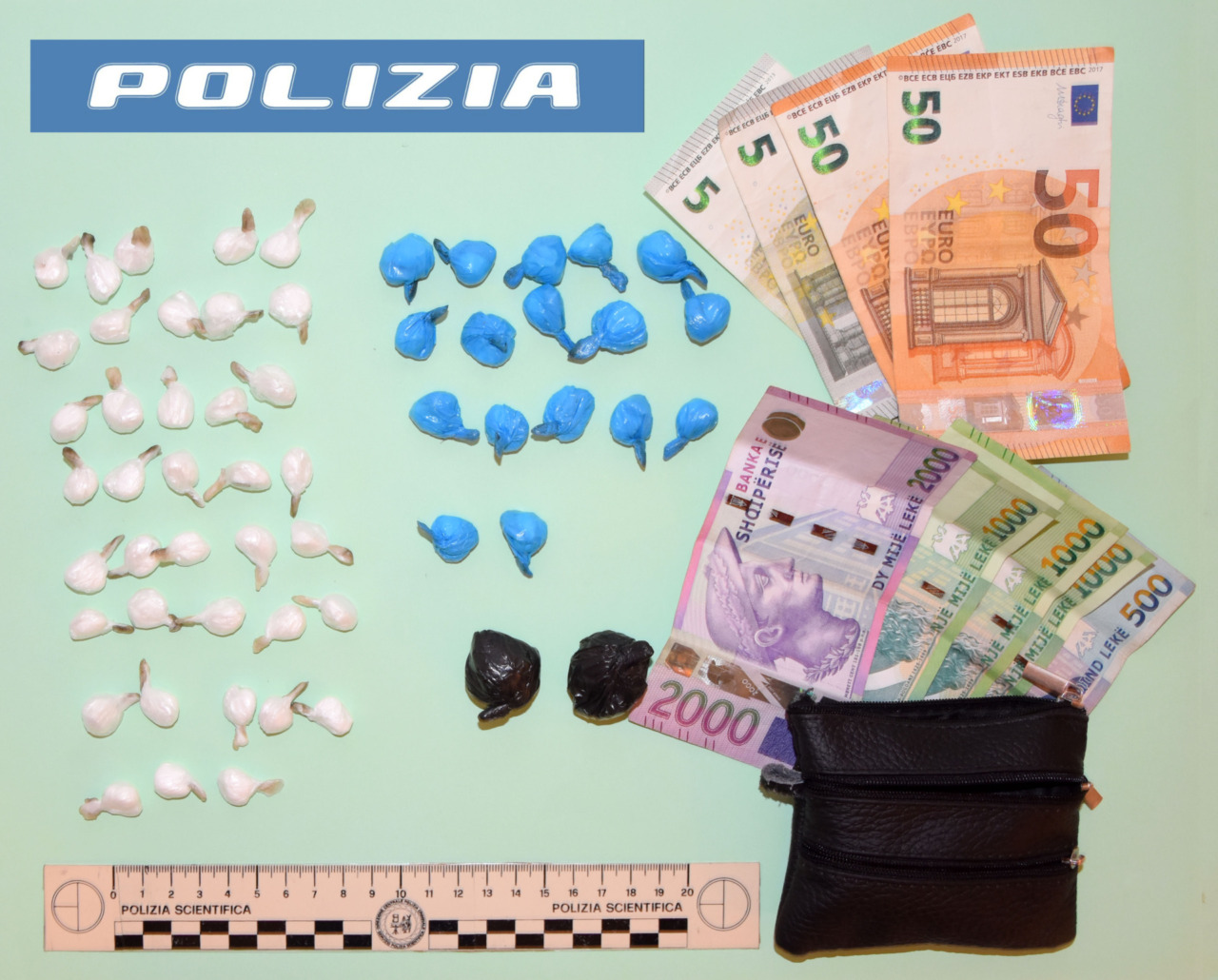 Arrestato un cittadino albanese per spaccio di cocaina