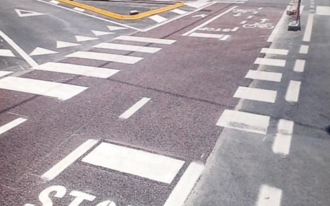 Controversia sulla segnaletica della ciclabile in via Tommaso Schiva a Imperia