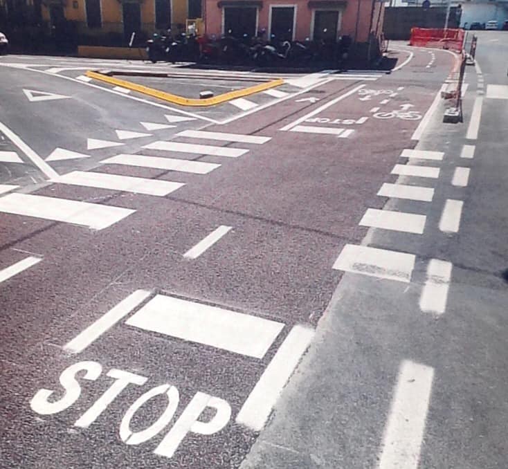 Controversia sulla segnaletica della ciclabile in via Tommaso Schiva a Imperia