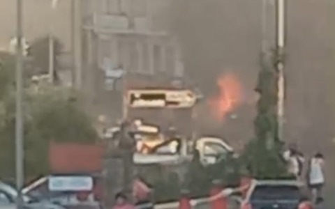 Fiamme in via Galilei a Sanremo: auto distrutta e alcuni intossicati