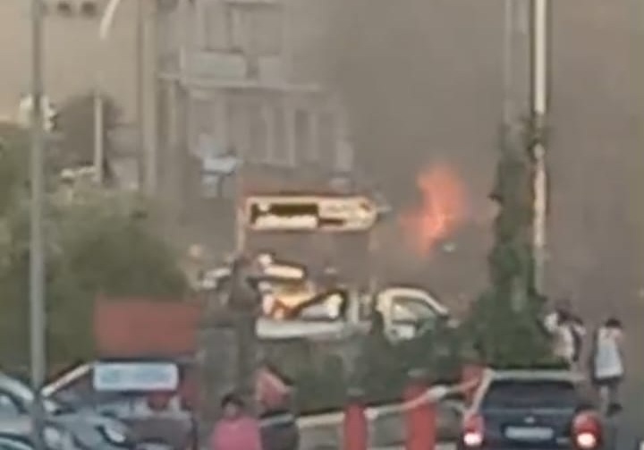 Fiamme in via Galilei a Sanremo: auto distrutta e alcuni intossicati