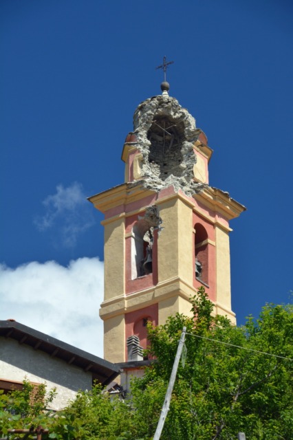 Il campanile di Corte colpito da un fulmine: danni ingenti alla chiesa e alle abitazioni