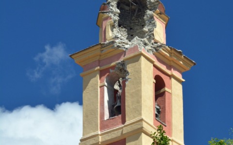 Il campanile di Corte colpito da un fulmine: danni ingenti alla chiesa e alle abitazioni