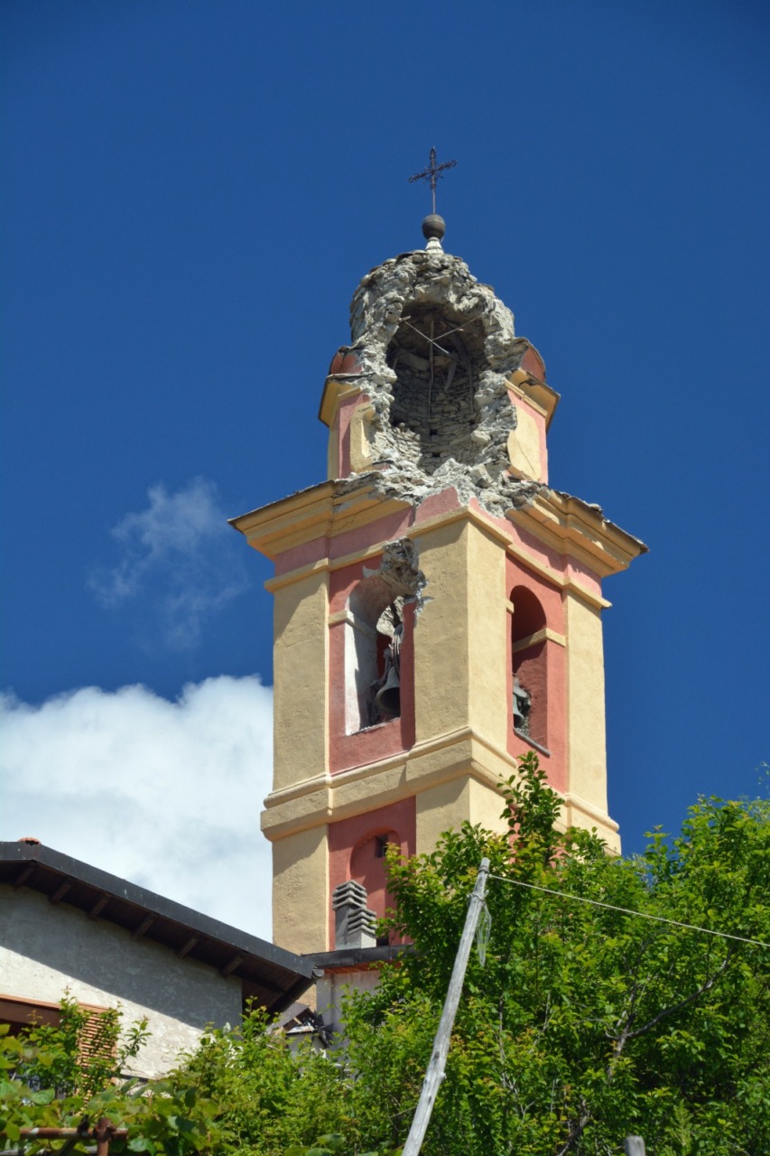 Il campanile di Corte colpito da un fulmine: danni ingenti alla chiesa e alle abitazioni