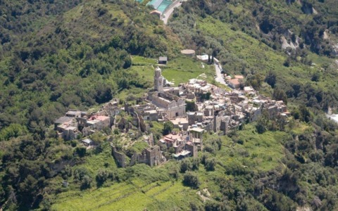 Il documentario di Report sui “resilient” di Bussana Vecchia trionfa a New York