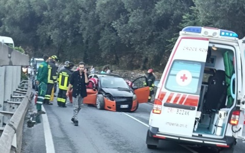 Incidente sulla Statale 28, traffico in difficoltà fino a Pontedassio: un ferito