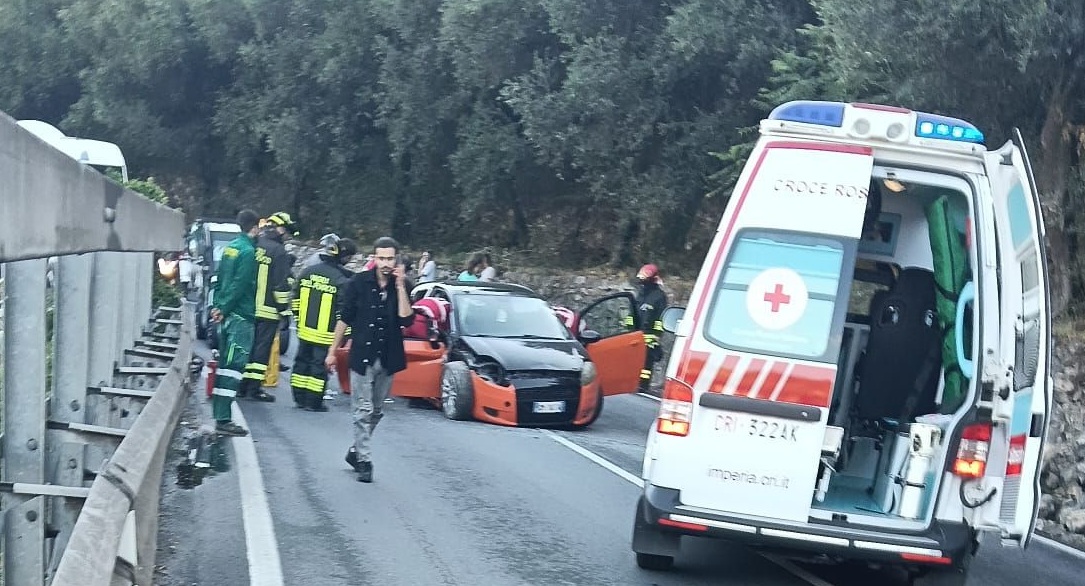 Incidente sulla Statale 28, traffico in difficoltà fino a Pontedassio: un ferito