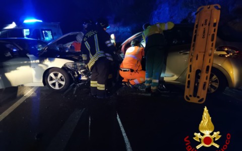 Incidente tra due vetture a Capo Berta: tre feriti