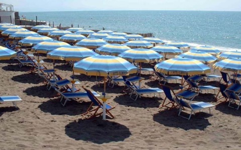 Liguria: si avviano i bandi per le concessioni balneari con avvertenze