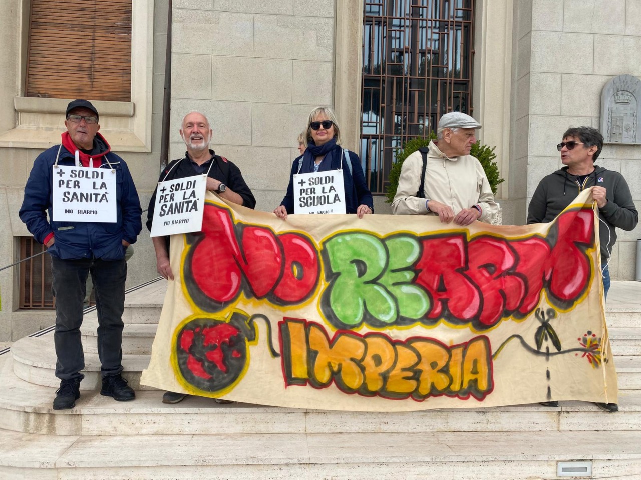 Manifestazione a Imperia: più fondi per la Sanità e per la Scuola, contro il Riarmo