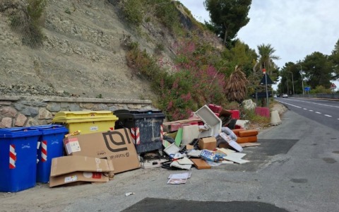 Oltre cento sanzioni per 65mila euro contro i trasgressori della spazzatura