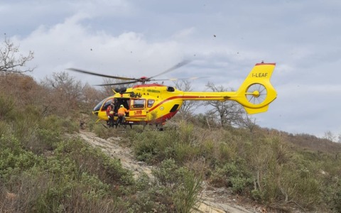 Scontro a San Lorenzo al Mare tra una Smart e un furgone: uno degli automobilisti è in gravi condizioni