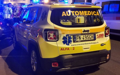 Scontro tra un’ambulanza e un’auto a Bordighera: tre feriti