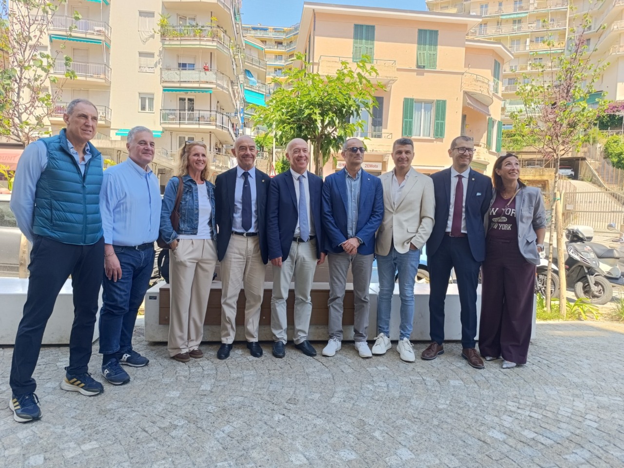 Visita dell’amministrazione al rinnovato quartiere Borgo