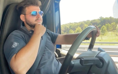 Alessandro Ferrari, camionista di 26 anni, perde la vita in un incidente