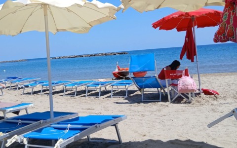 Divieto di balneazione: “Richiesta di atti per i commercianti per chiedere risarcimenti”