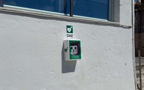 Due nuovi defibrillatori installati a Cervo per la sicurezza del litorale
